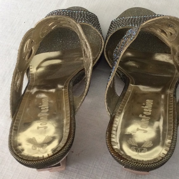 Elegant Silver Women's Sandals - Picture 6 of 7